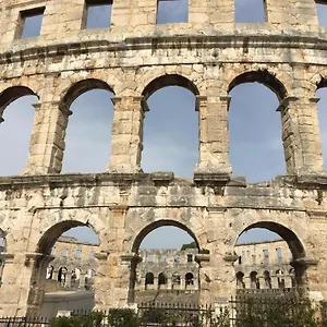 https://luxury-old-town-apartment-pula.pula-hotels.org
